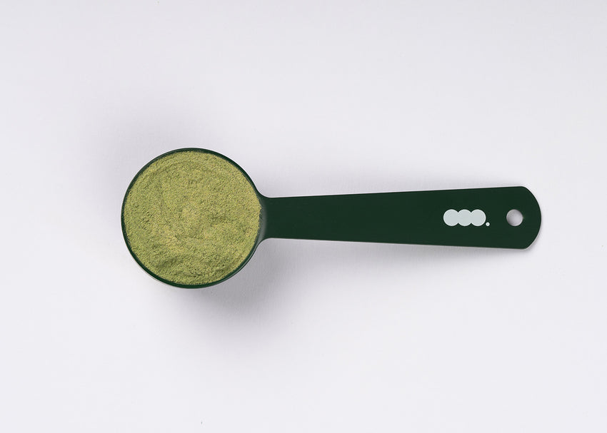 A Koreai Multi Greens 1 adagja a fém adagolókanálban